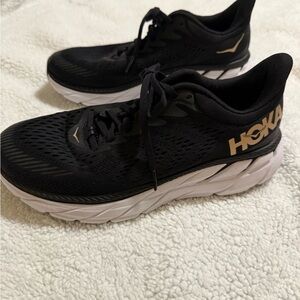Size 8 Hoka Clifton 7 Black and Gold Cushioned Running Shoes